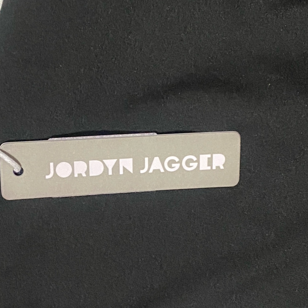 Jordyn Jagger cross crop top - Picture 3 of 4